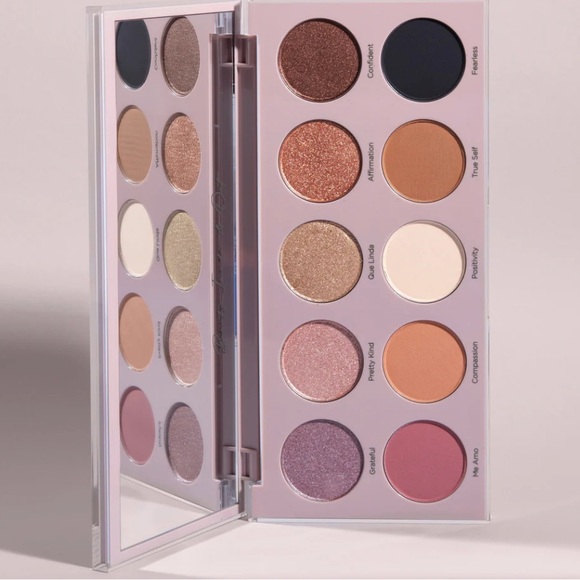 Dominique Essential Palette - Picture 1 of 13